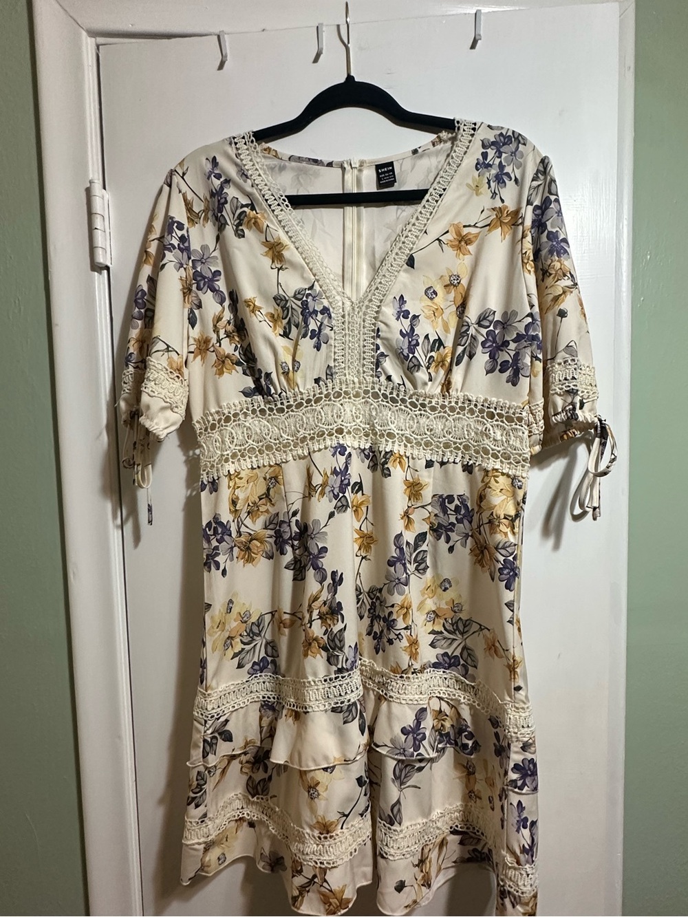 Pretty Floral Dress Size Large